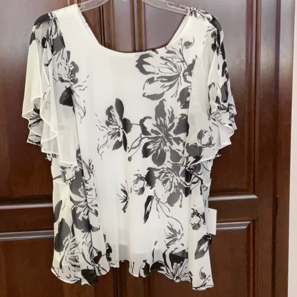 ALEX EVENINGS Floral Flutter-Sleeve Blouse in Black/White - Size 1X